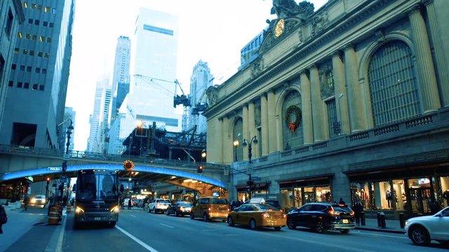 New York-December 28, 2017: Video Of Pershing Square Bridge In Front Of Grand Central On 42nd Street Both Decorated For Christmas
