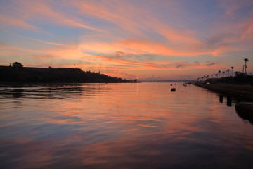 Naklejka premium Sunrise in Havana Bay
