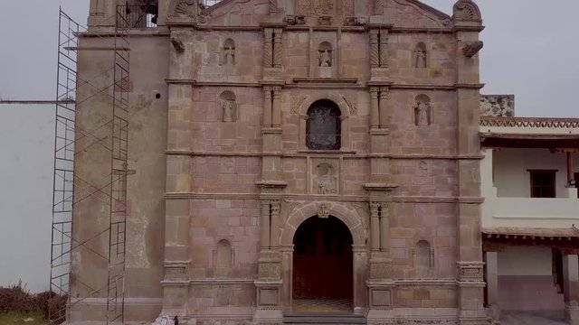 Fachada principal de la Parroquia de San Jer&oacute;nimo en Aculco, Estado de M&eacute;xico