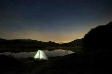 Obraz premium Starry Night On Wild Camp By The Lake, Sicily