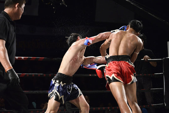 muay thai Boxers fight on stage.