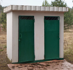 Obraz na płótnie Canvas White brick rural handmade public park toilet