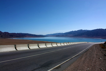 Fototapeta premium Road to the valley