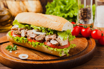 Delicious tuna sandwich, served with lettuce, tomato and onion.