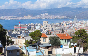 Obraz premium Modern and old buildings are on coast