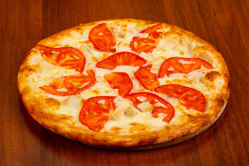 Pizza with chicken and tomato