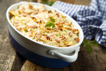 Homemade ham and cheese pasta bake