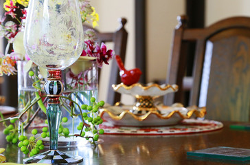 Scene of the glass of the dining table of the room and the tableware of the plate