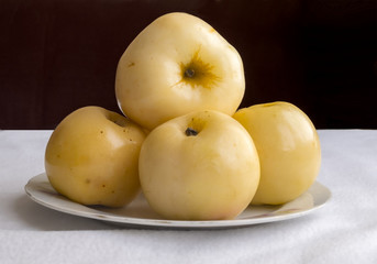 Naklejka na ściany i meble apples marinated on a plate