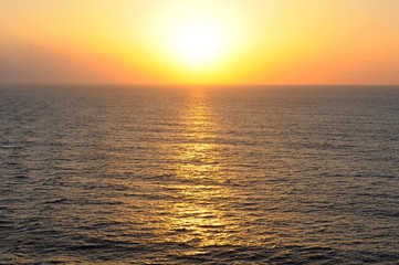Obraz premium Beautiful sunset view from a cruise on Caribbean sea