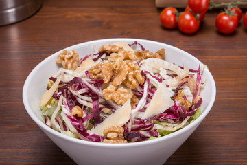 Salad with fennel, parmesan slices and walnuts