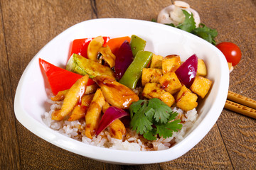 Wok with rice, cheese and tofu