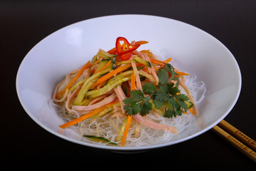 Salad vith noodle and vegetables