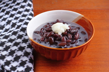  Sweet Sticky Rice with Black Beans in Coconut Milk