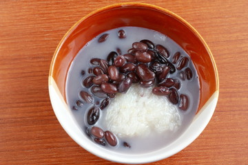  Sweet Sticky Rice with Black Beans in Coconut Milk