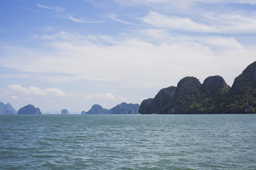 Obraz premium Seascape with islands silhouette, Phuket, Thailand