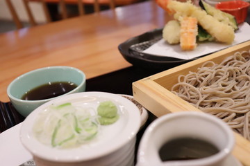 和食　蕎麦と天ぷらの盛り合わせ