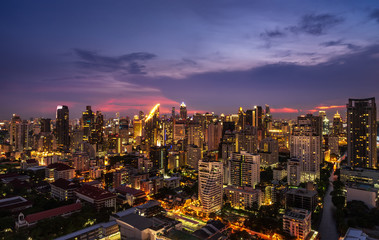 Obraz premium night cityscape with twilight skyline sunset