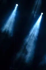 Photo sur Plexiglas Lumière et ombre image abstraite avec des rayons de lumière colorée dans l& 39 obscurité