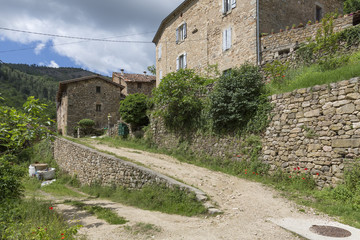 Fototapeta na wymiar Landestypische Bauernhäuser in der Ardeche, Südfrankreich