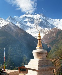 Upper Pisang, view of stupa and Annapurna 2 II
