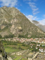 Fototapeta na wymiar valle sagrado inca contrucciones