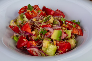 Salad with Kinoa and vegetables