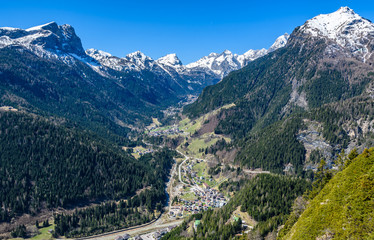 Fototapeta na wymiar Alpine valley in the Dolomites, Italy