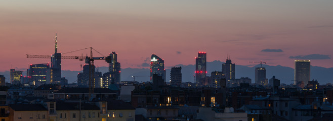 Fototapeta premium Panoramę Mediolanu w nocy