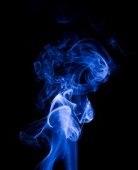 Obraz premium Blue smoke on black background