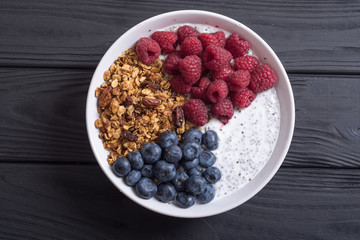 Chia yogurt with granola