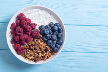 Chia yogurt with granola