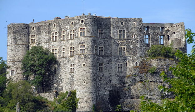 Façade du château d'Alba la Romaine, Ardèche, France