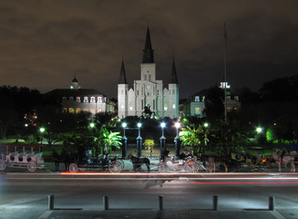 Fototapeta premium New Orleans St Louis Cathedral & Jackson Square at night