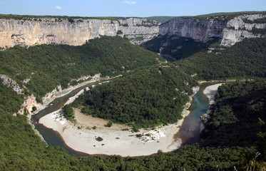 Fototapeta na wymiar Gorges de l'Ardèche et falaises, Ardèche, France