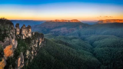 Photo sur Plexiglas Trois sœurs Vue sur le lever du soleil des Trois Sœurs dans les Blue Mountains, Australie