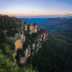 Crédence de cuisine en verre imprimé Trois sœurs Brume bleue au lever du soleil à Three Sisters - Vue d& 39 Ecco Point dans les Blue Mountains , Australie
