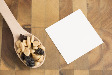 Salted peanut seeds with raisins
