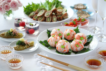 鮭と枝豆の手まり寿司