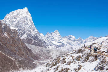 Fototapeta na wymiar Beautiful snow mountain views on route to Everest Base Camp