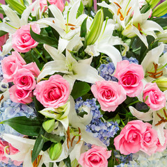 Flowers that embellish in weddings and parties.