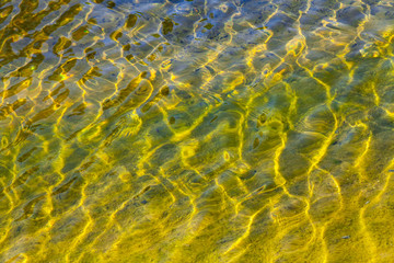 Lichtspiel auf Wasseroberfläche