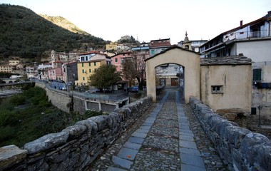 Fototapeta na wymiar Badalucco, Liguria Imperia, ponte