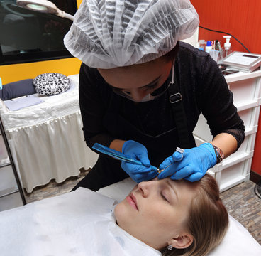 applying Tottoo, Brow Microblading to customer eyebrows