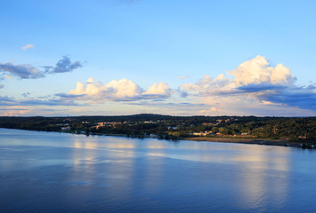Fototapeta na wymiar Deep blue sky reflected of Hudson River in upstate New York