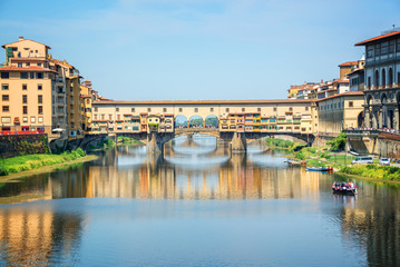 Fototapeta na wymiar Ponte Vecchio over Arno river in Florence, Tuscany, Italy
