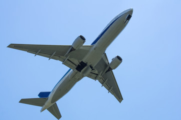 Fototapeta na wymiar 離陸直後のジェット旅客機