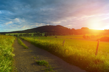 Obraz premium Road in the middle of a field