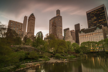 Fototapeta na wymiar Sunset in central park view on the city