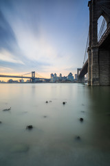 Fototapeta premium view on Brooklyn and Manhattan bridges from the broken pier during sunrise